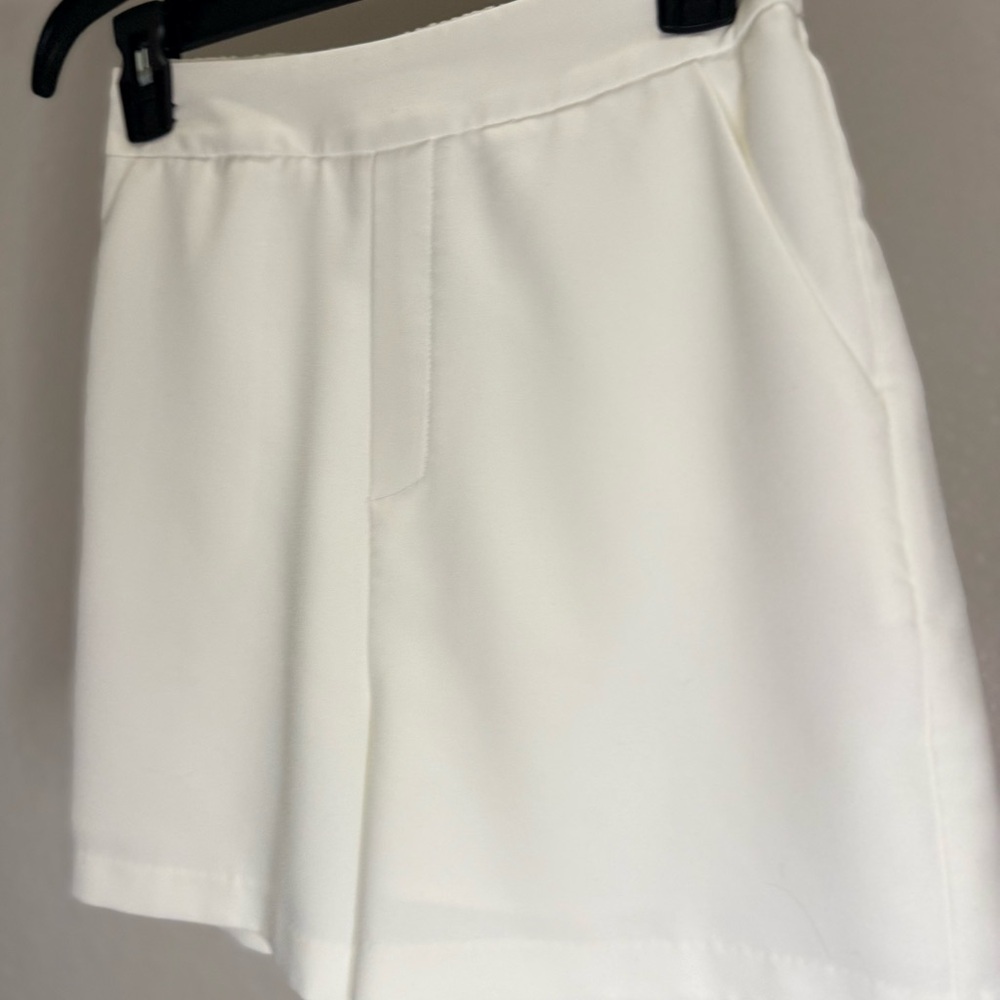 Skies Are Blue High Waist white light cream Shorts with pockets NWT